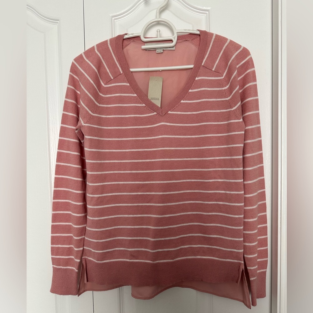 BNWT LOFT Pink and White Striped V-Neck Sweater in size XSP